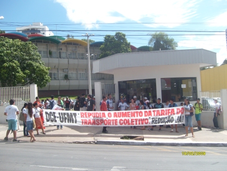 Estudantes rumo a Prefeitura de Cuiabá!